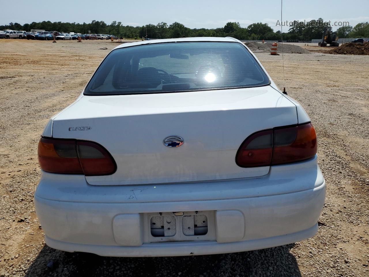 2005 Chevrolet Classic  White vin: 1G1ND52F95M118288