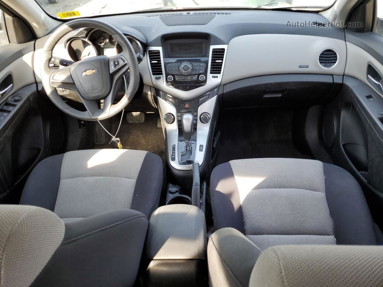 2015 Chevrolet Cruze Ls Серебряный vin: 1G1PA5SG4F7258775