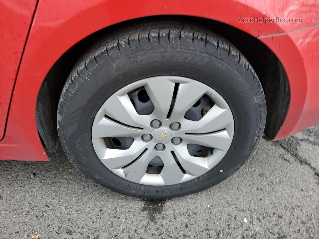 2014 Chevrolet Cruze Ls Красный vin: 1G1PA5SG9E7151025 Damage: Left Rear Wheel Cover, Curb Rash, 1/8 to 1/2 inch