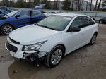 2015 Chevrolet Cruze Ls White vin: 1G1PA5SG9F7136557