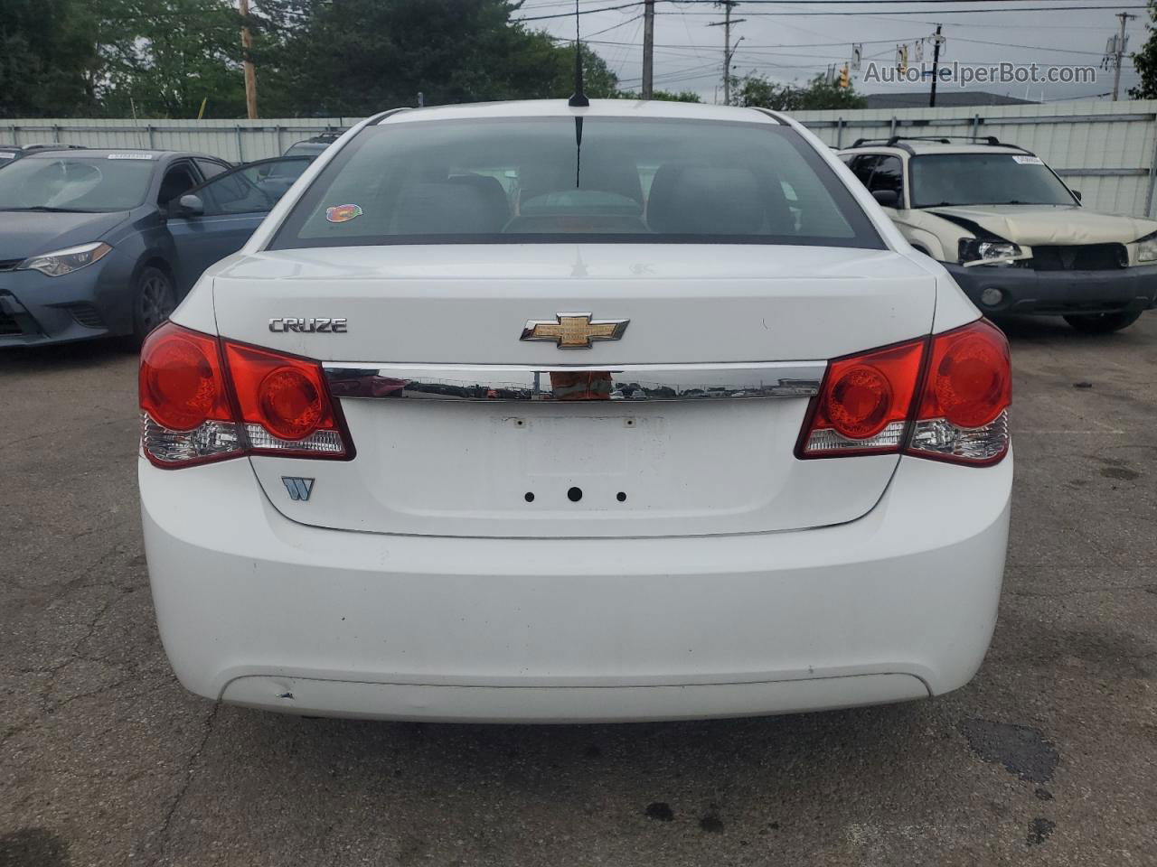 2013 Chevrolet Cruze Ls White vin: 1G1PA5SH7D7297379