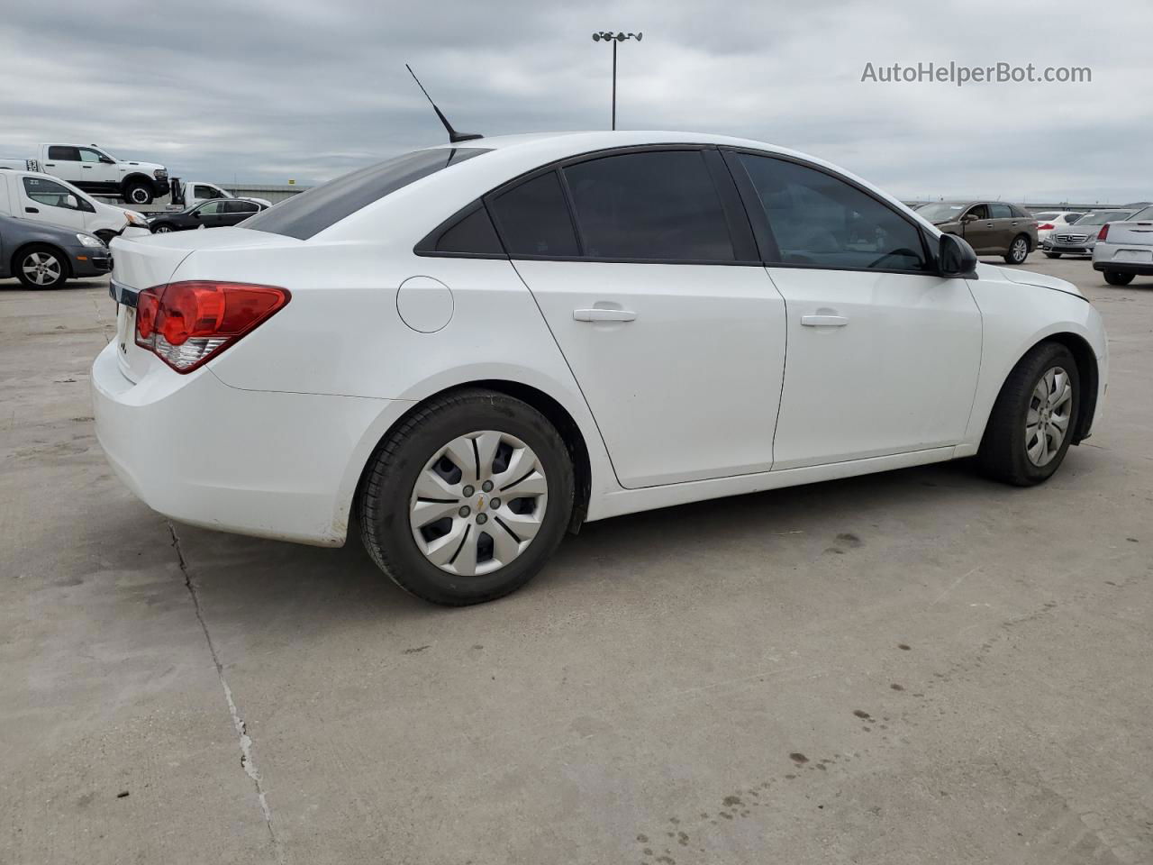 2014 Chevrolet Cruze Ls White vin: 1G1PA5SHXE7362372