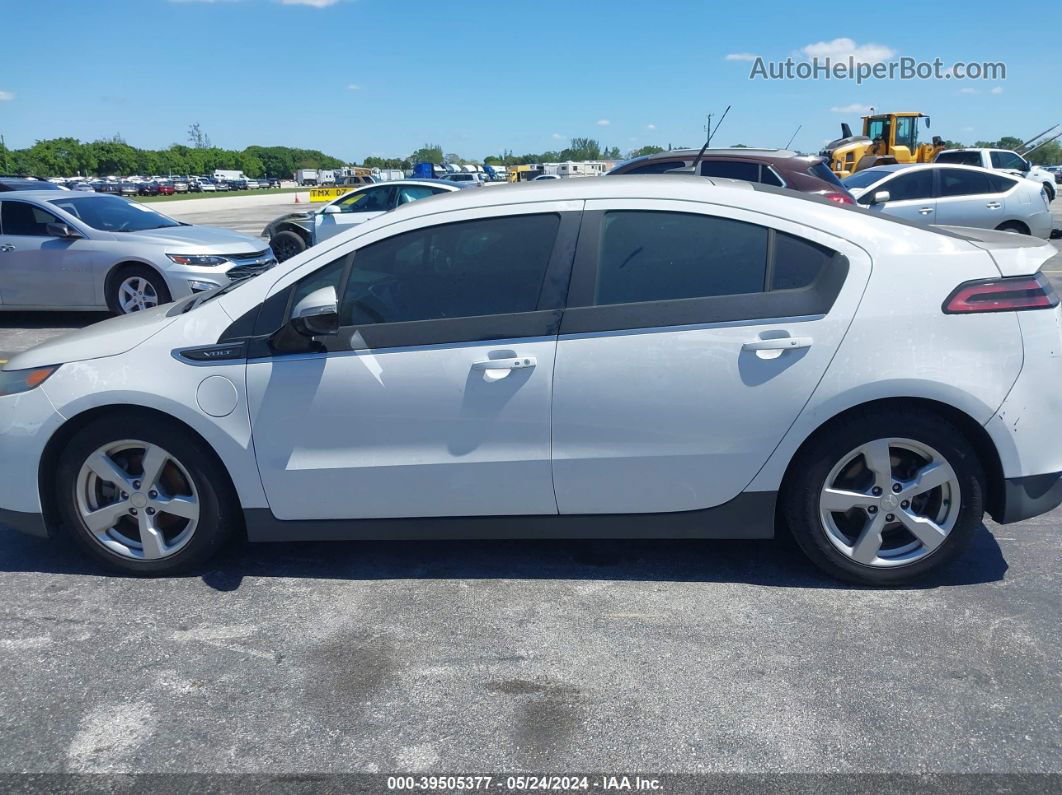 2013 Chevrolet Volt   White vin: 1G1RA6E45DU111170