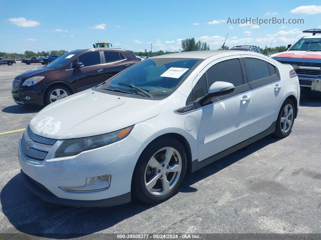 2013 Chevrolet Volt   White vin: 1G1RA6E45DU111170