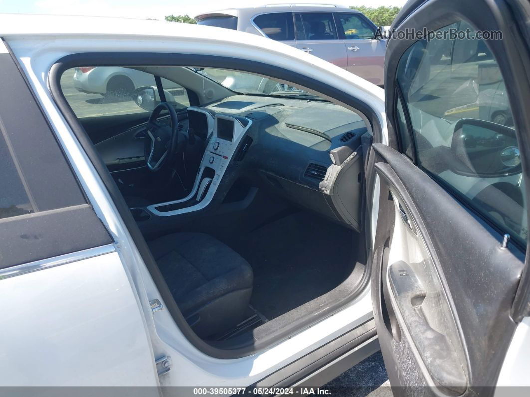 2013 Chevrolet Volt   White vin: 1G1RA6E45DU111170