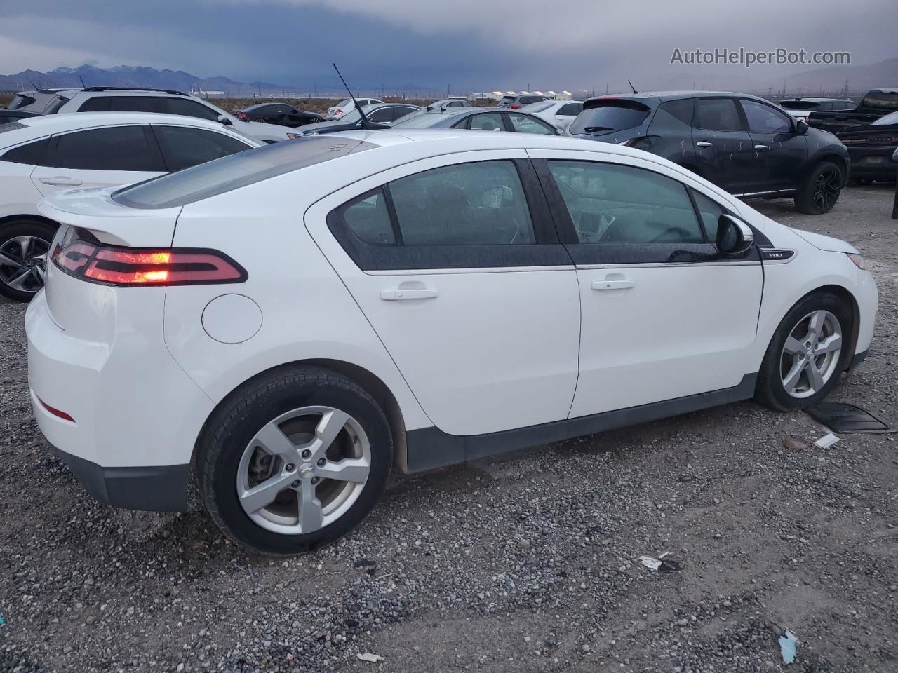 2013 Chevrolet Volt  White vin: 1G1RA6E47DU131713