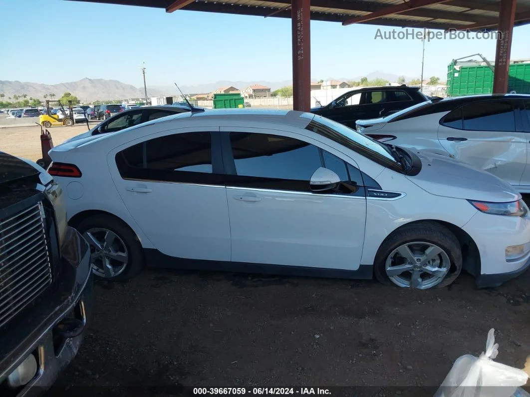 2013 Chevrolet Volt   White vin: 1G1RA6E49DU117019