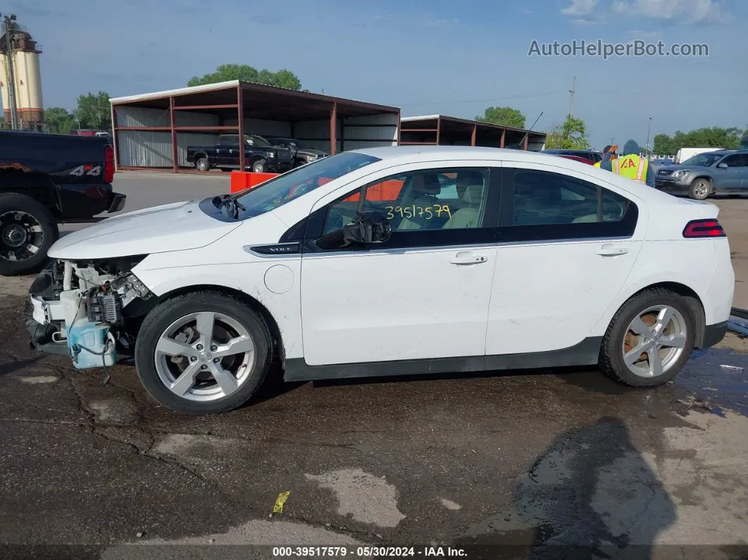 2013 Chevrolet Volt   White vin: 1G1RB6E43DU125937