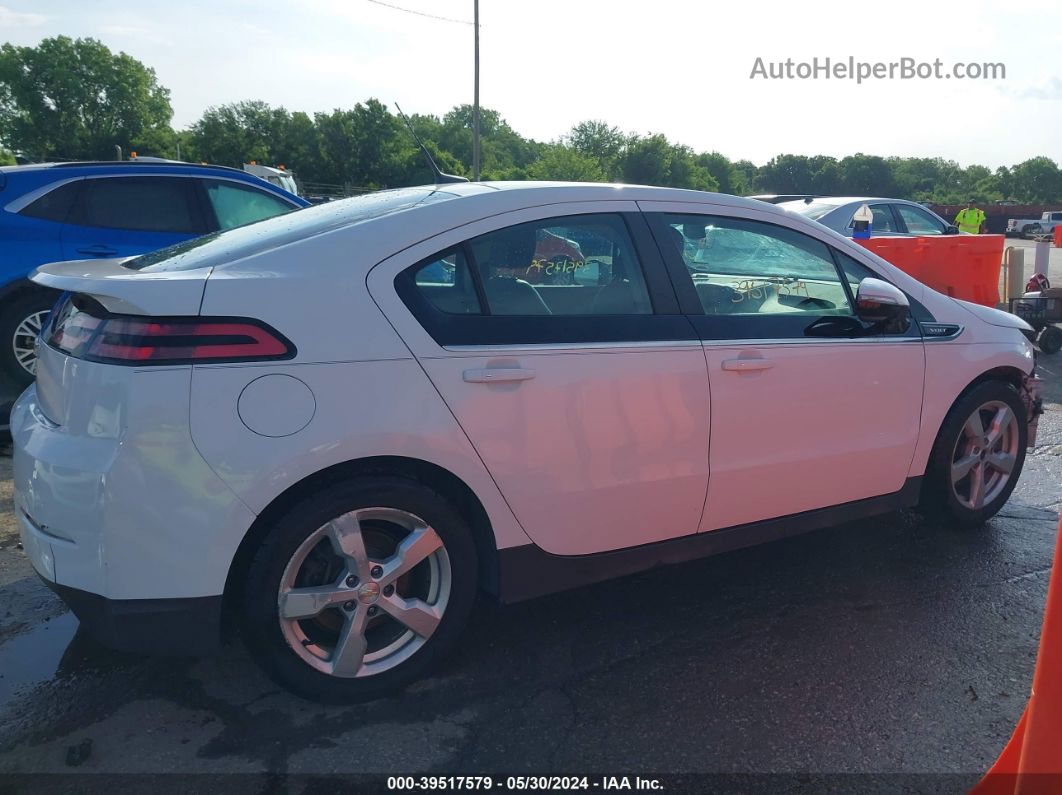 2013 Chevrolet Volt   White vin: 1G1RB6E43DU125937