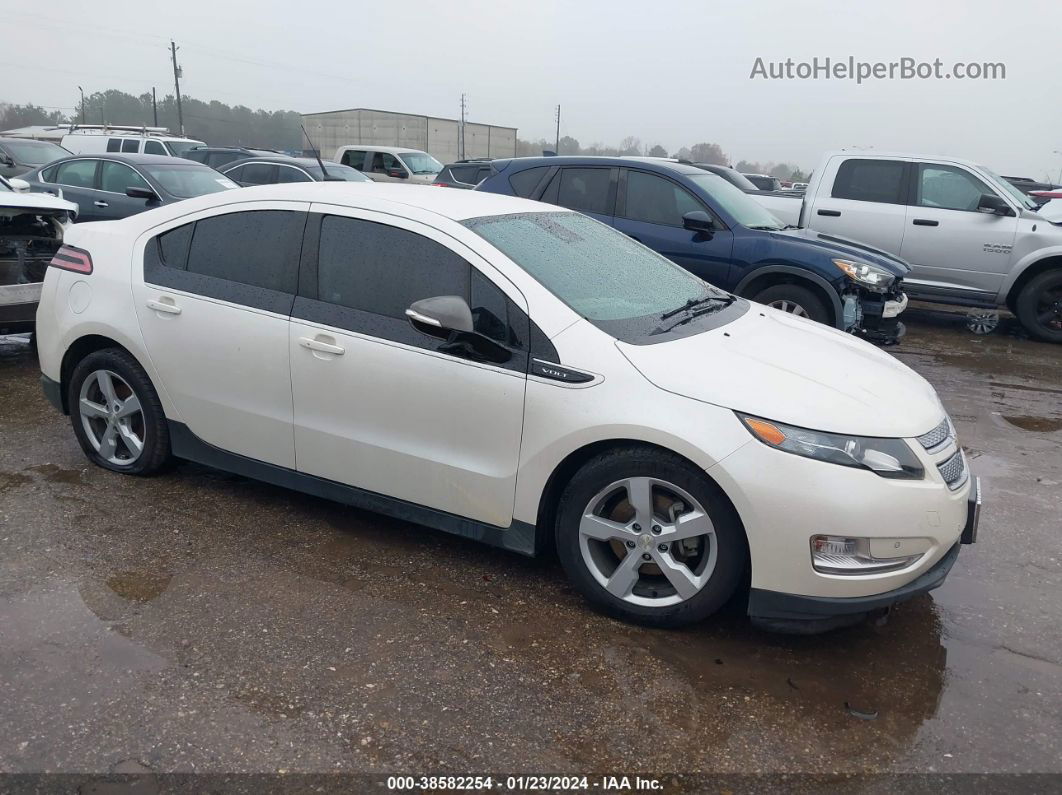 2013 Chevrolet Volt   White vin: 1G1RD6E43DU106850