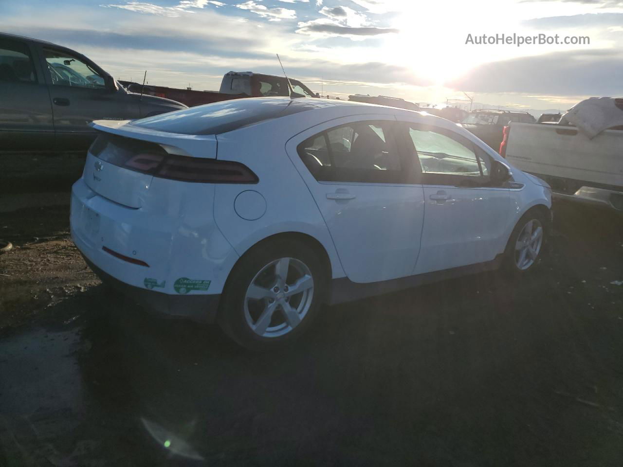 2013 Chevrolet Volt  White vin: 1G1RF6E40DU121042