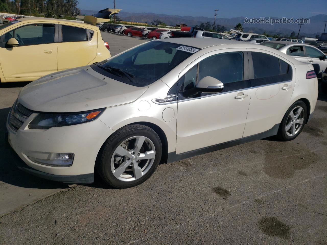 2013 Chevrolet Volt  Cream vin: 1G1RH6E45DU113299