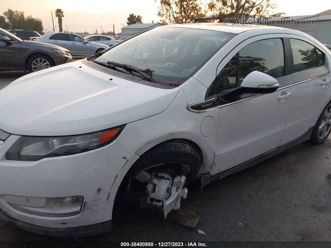 2013 Chevrolet Volt   White vin: 1G1RH6E47DU121341