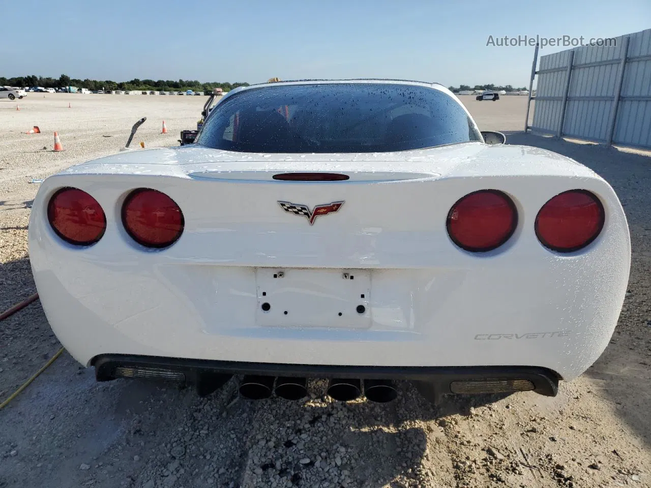 2006 Chevrolet Corvette  White vin: 1G1YY26U265120971