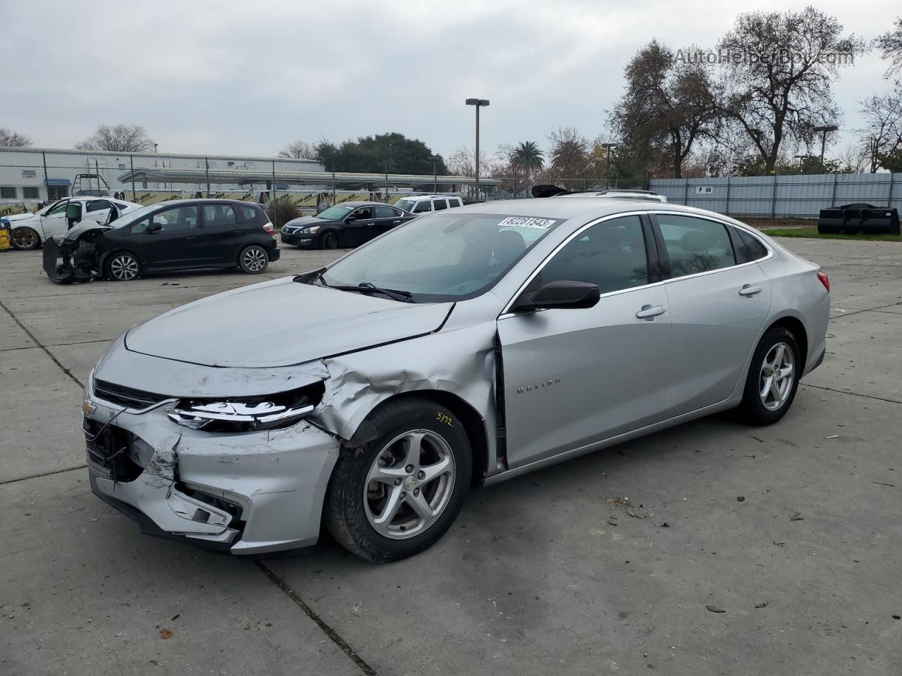 2017 Chevrolet Malibu Ls Серебряный vin: 1G1ZB5ST3HF190609