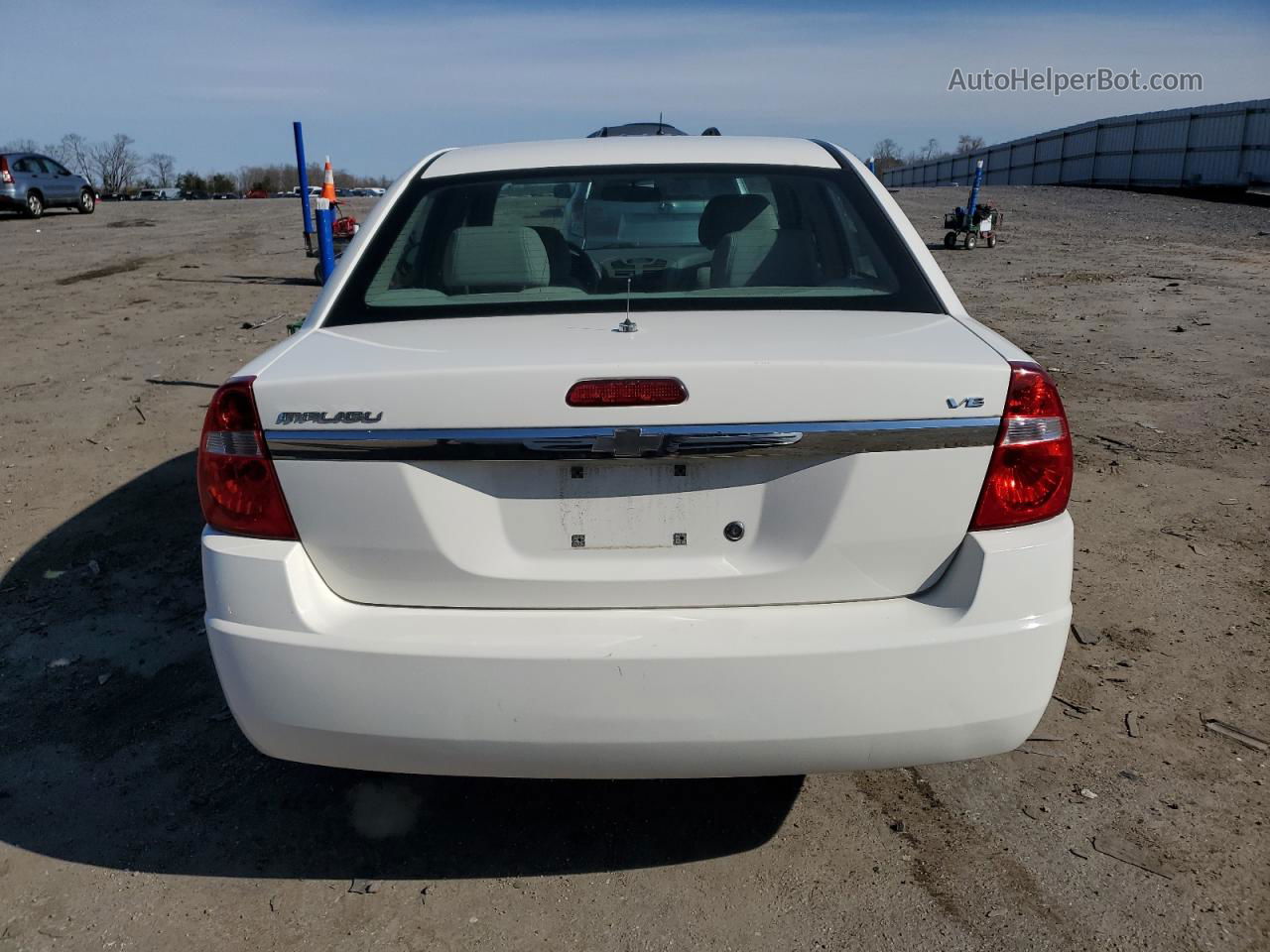 2004 Chevrolet Malibu  White vin: 1G1ZS52844F166485