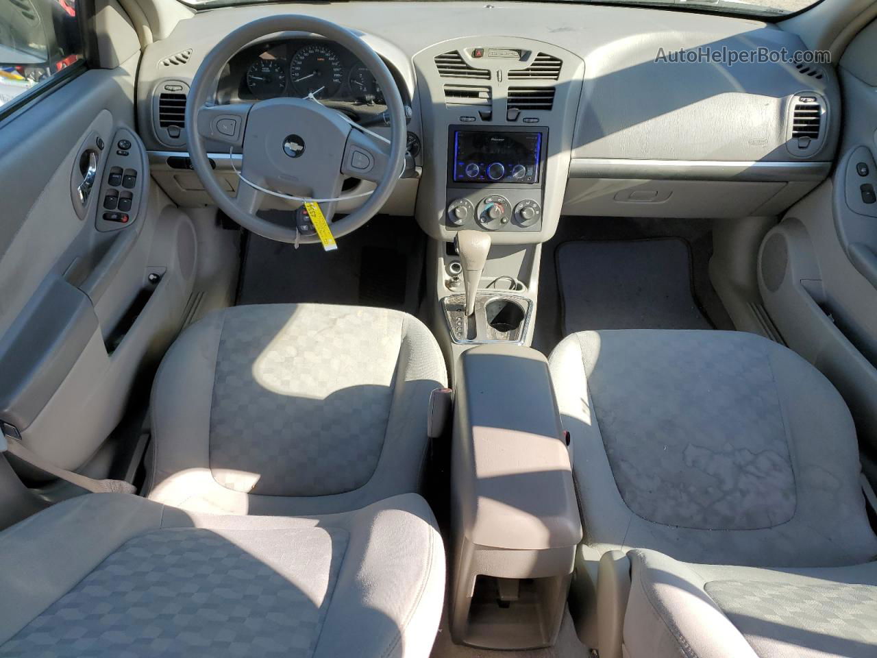 2004 Chevrolet Malibu  White vin: 1G1ZS52844F166485