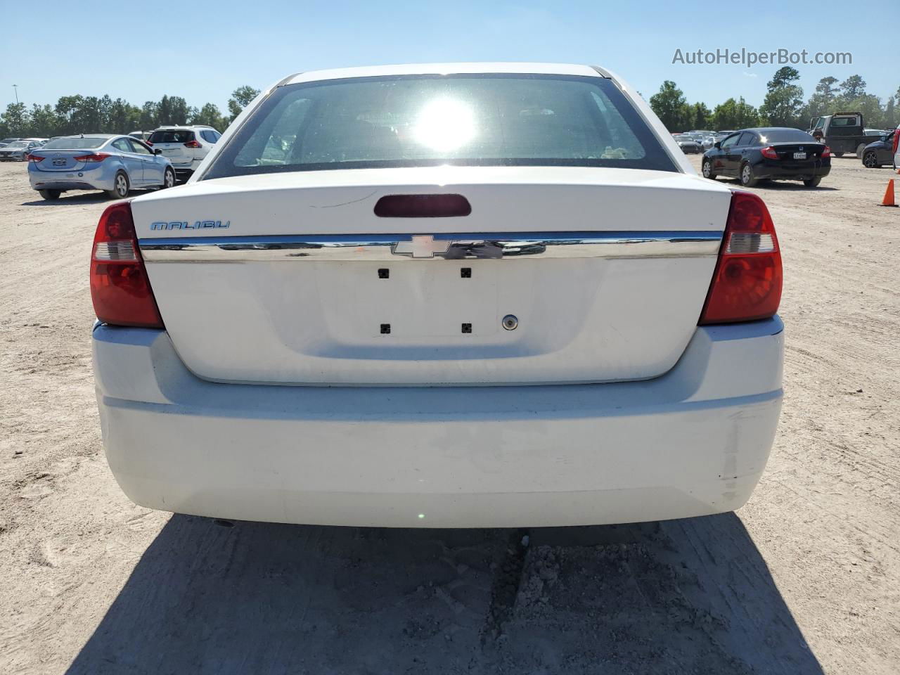 2004 Chevrolet Malibu  White vin: 1G1ZS52F24F204441