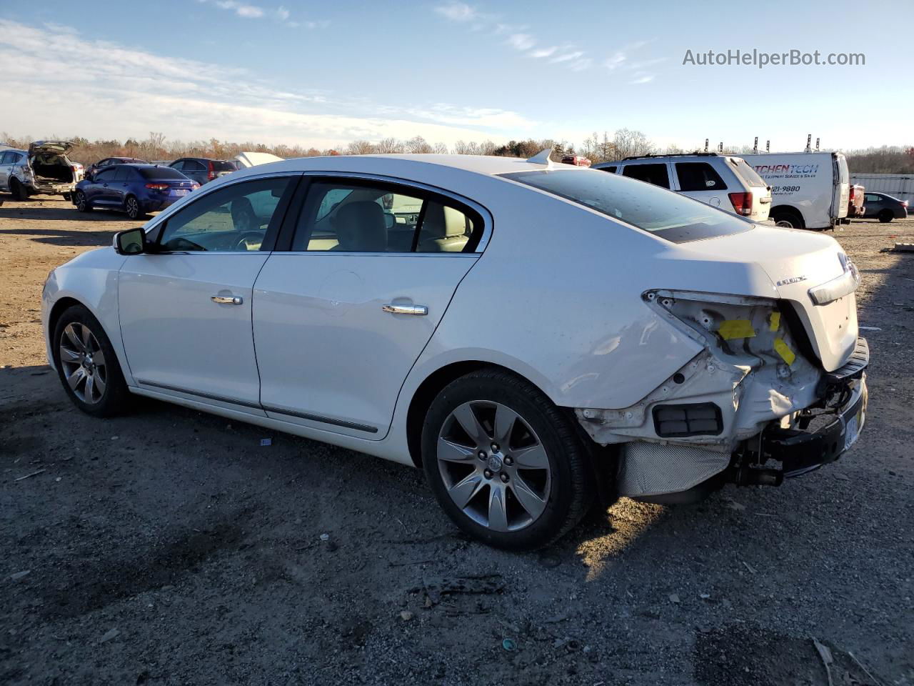 2013 Buick Lacrosse  White vin: 1G4GC5E31DF169366