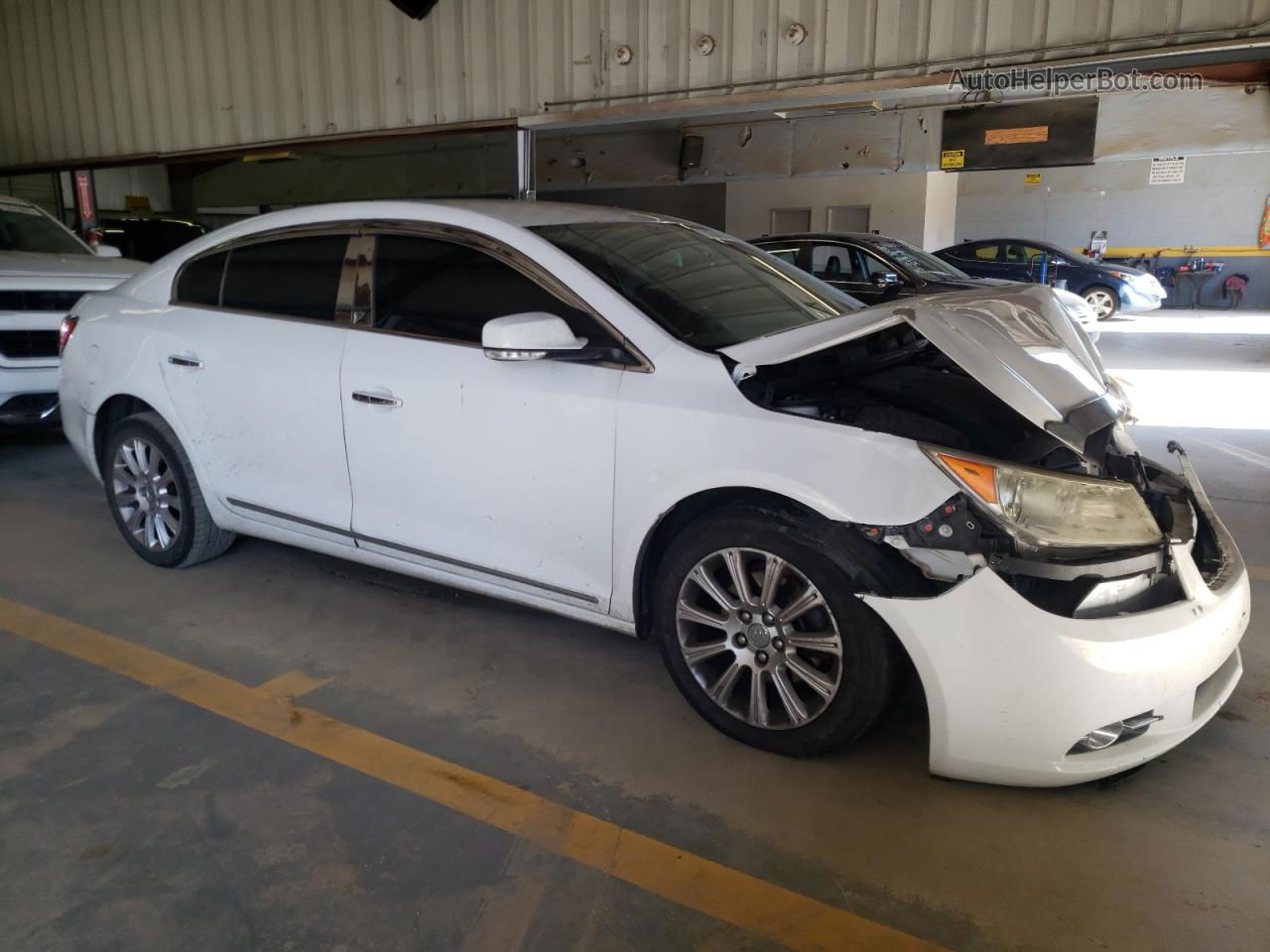 2013 Buick Lacrosse  White vin: 1G4GC5E32DF292304