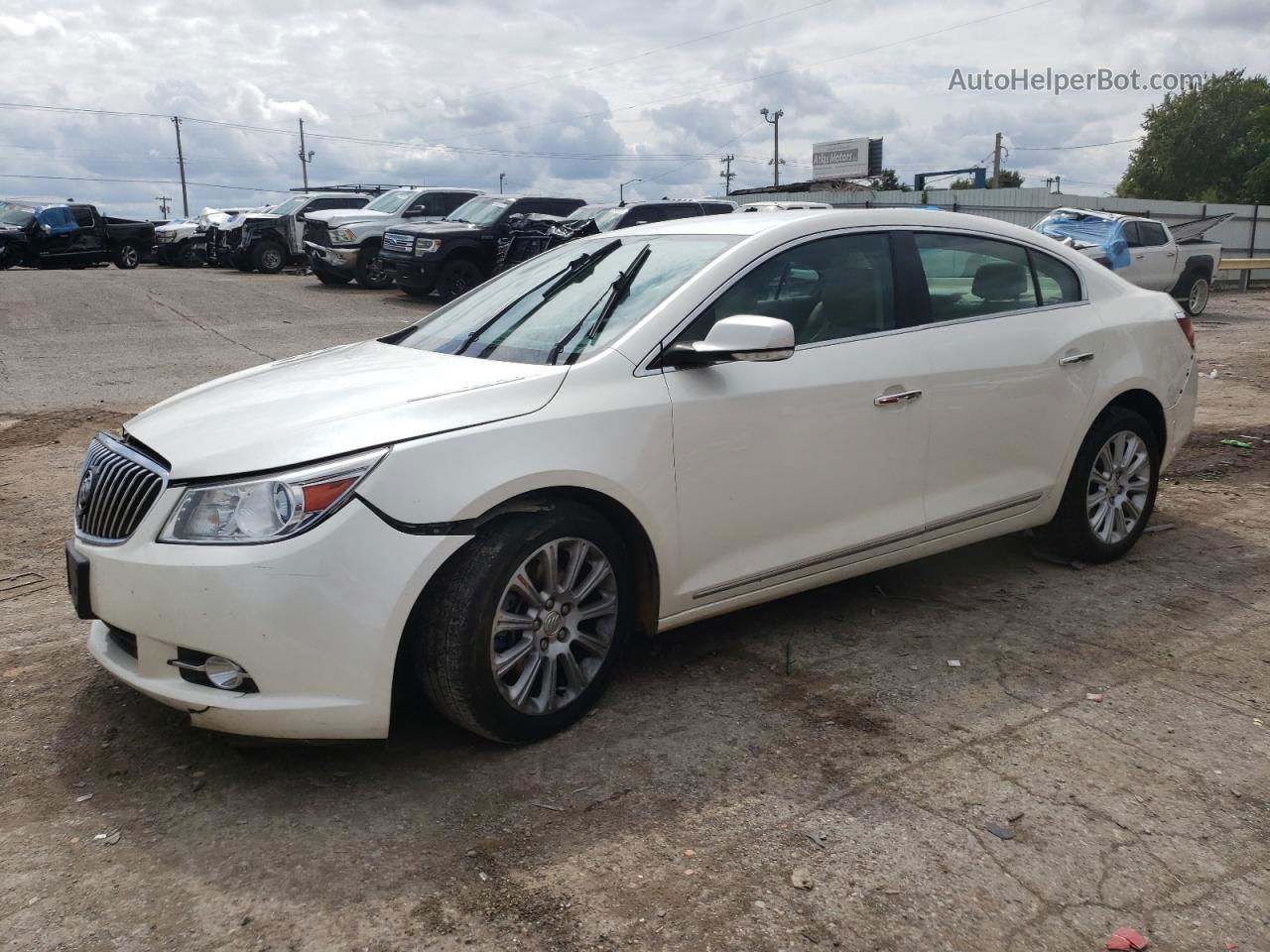 2013 Buick Lacrosse  White vin: 1G4GC5E33DF289234