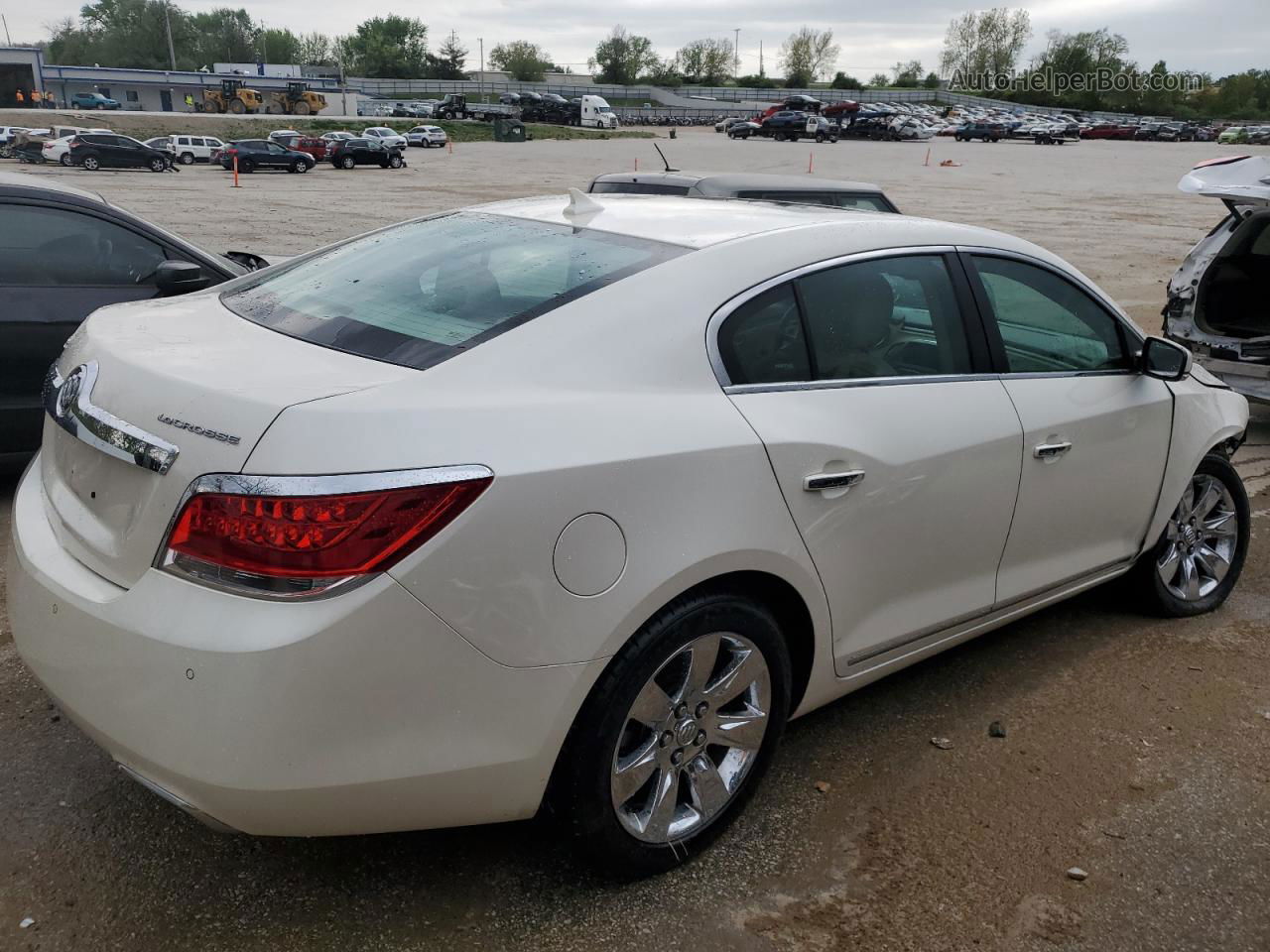 2013 Buick Lacrosse  White vin: 1G4GC5E37DF264420