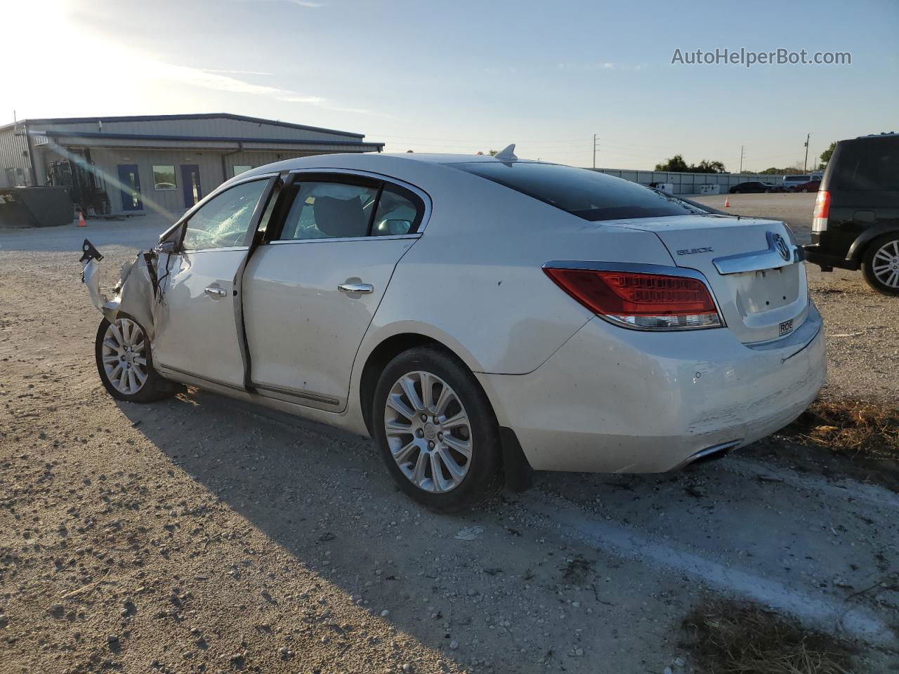 2013 Buick Lacrosse  White vin: 1G4GC5E38DF303645