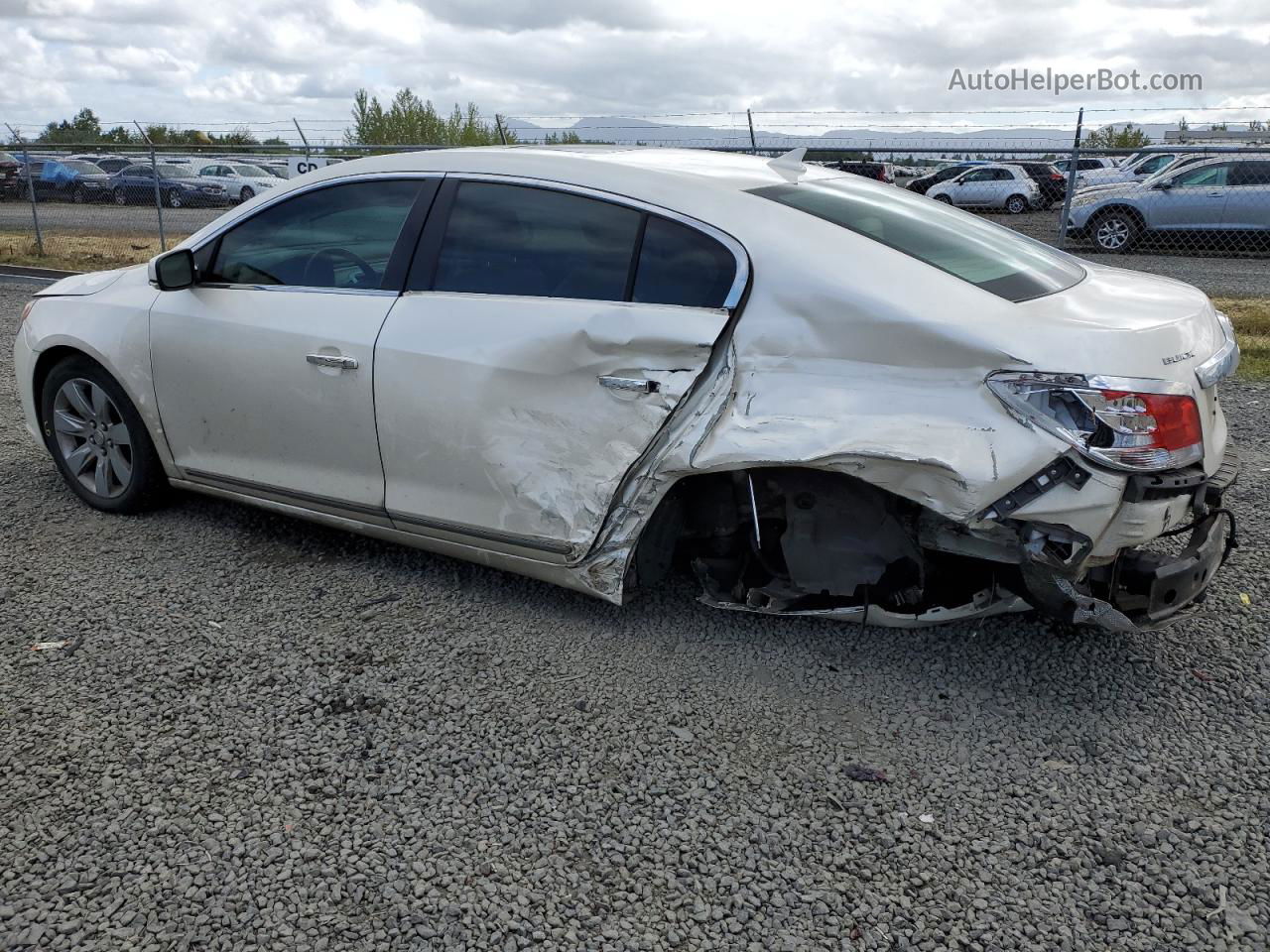 2013 Buick Lacrosse  White vin: 1G4GC5E38DF320395