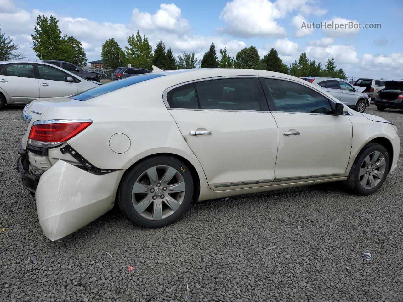 2013 Buick Lacrosse  White vin: 1G4GC5E38DF320395