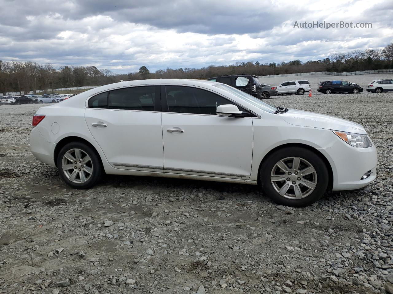 2013 Buick Lacrosse  White vin: 1G4GC5E39DF120450