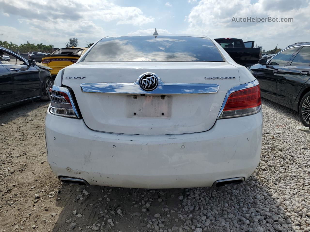 2013 Buick Lacrosse  White vin: 1G4GC5E39DF122151