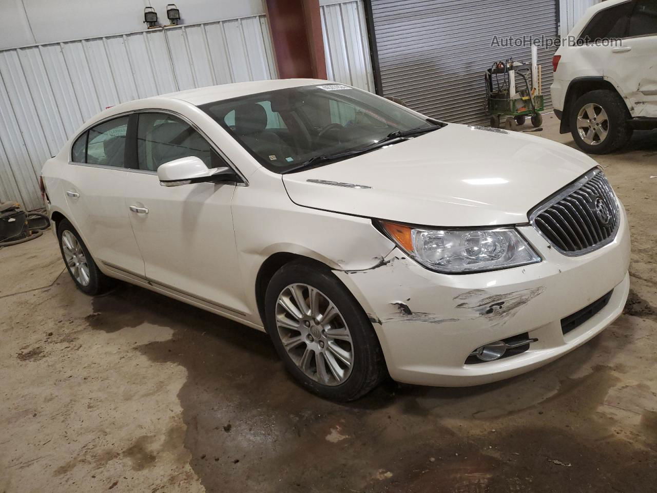 2013 Buick Lacrosse  Белый vin: 1G4GC5E3XDF280448