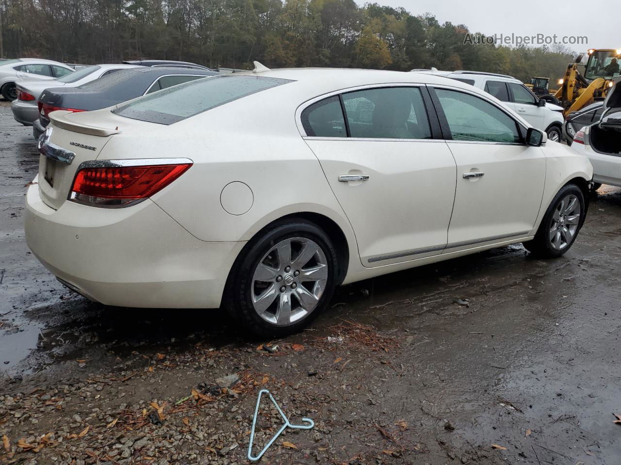 2013 Buick Lacrosse  White vin: 1G4GC5E3XDF284533