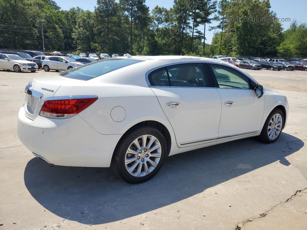 2013 Buick Lacrosse  White vin: 1G4GC5E3XDF288971