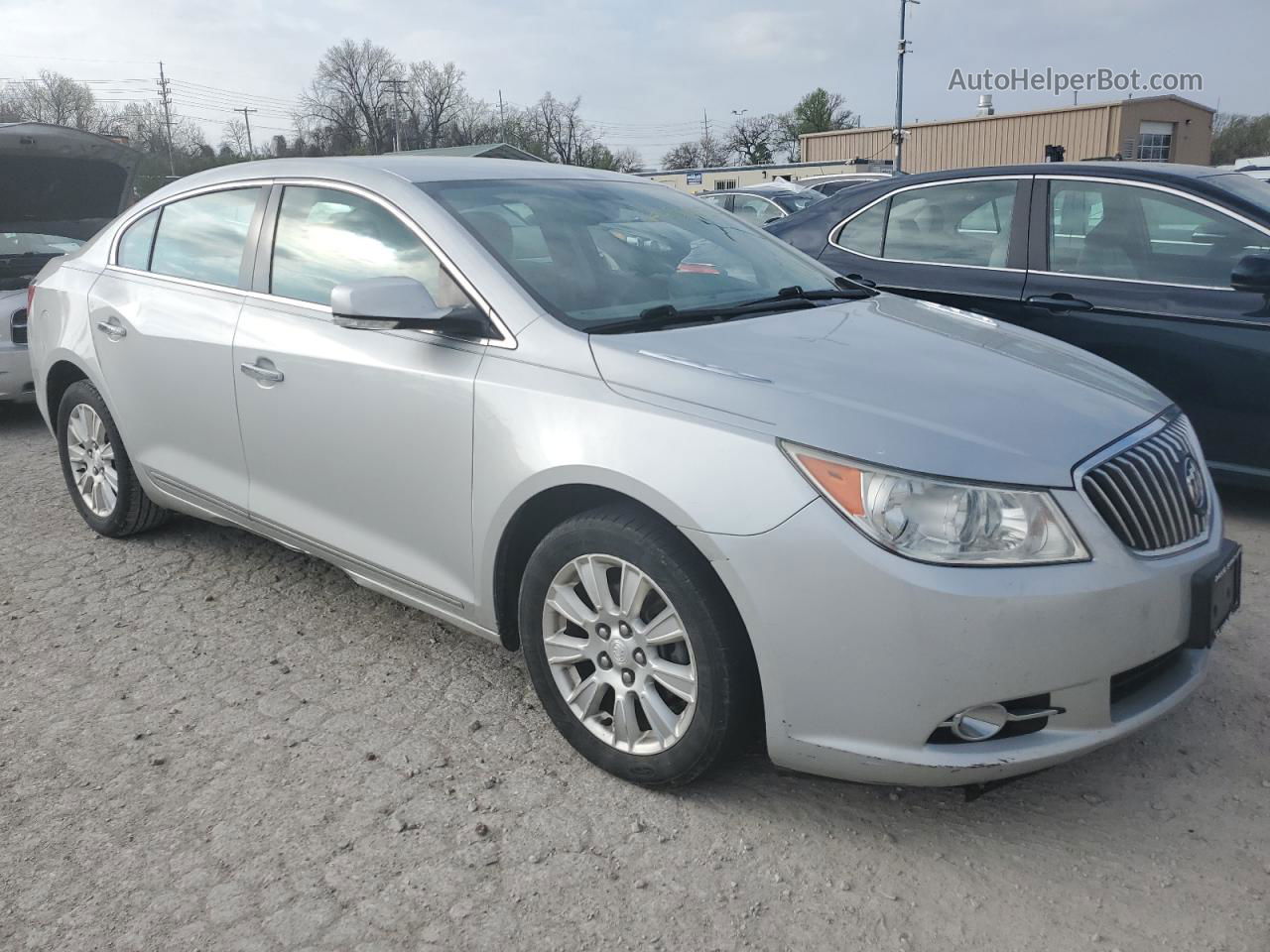 2013 Buick Lacrosse  Серебряный vin: 1G4GC5ER1DF324714