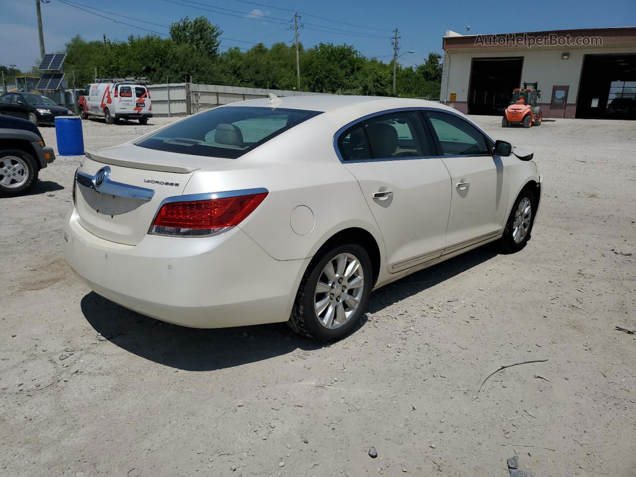 2013 Buick Lacrosse  White vin: 1G4GC5ER2DF135862