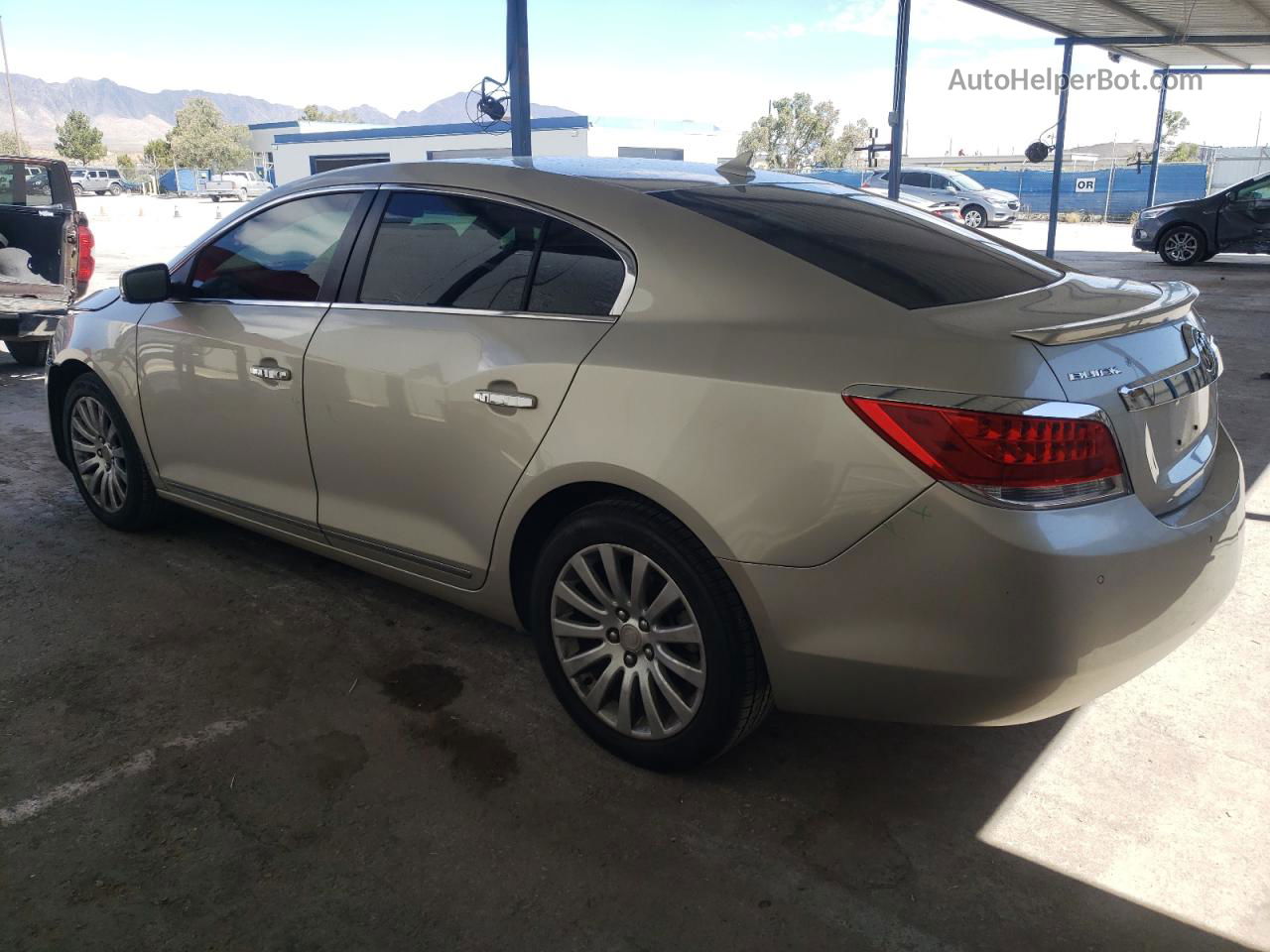 2013 Buick Lacrosse  Beige vin: 1G4GC5ER8DF185679