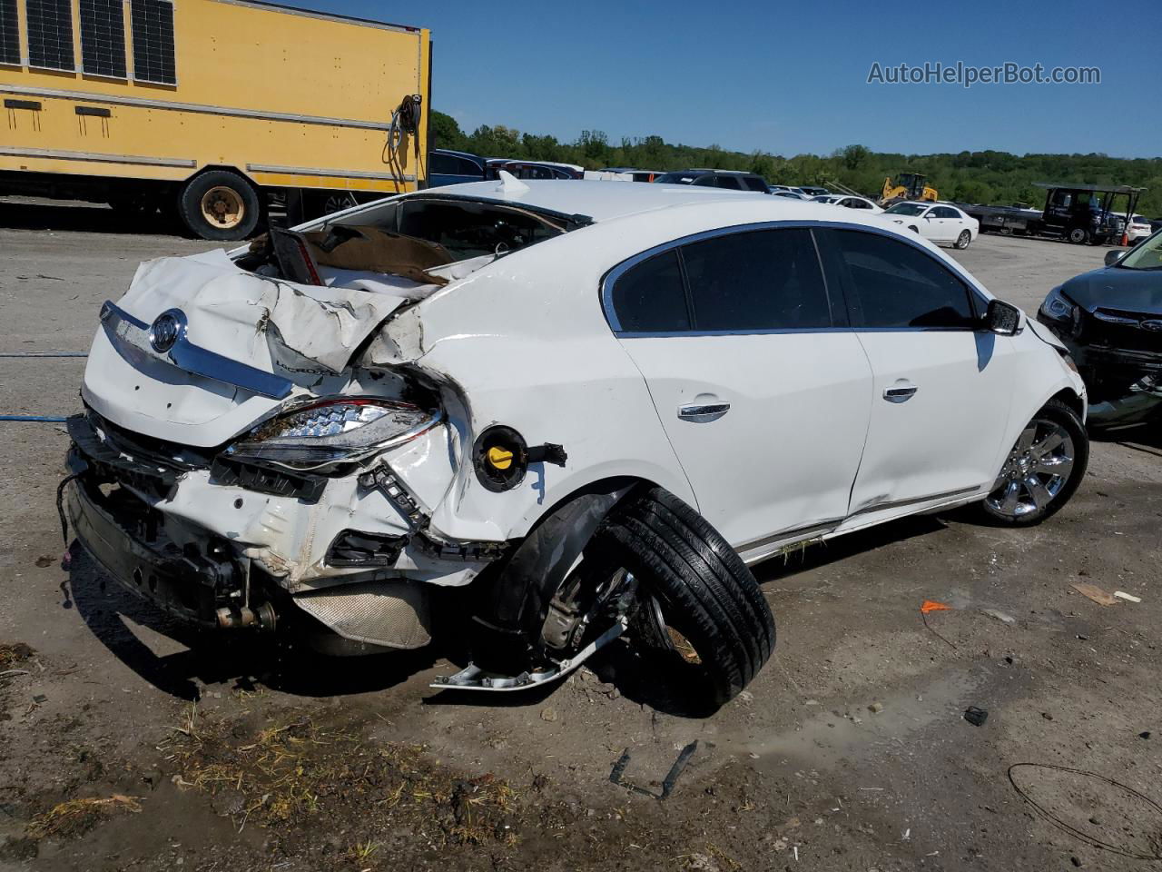 2013 Buick Lacrosse  White vin: 1G4GC5G32DF313147