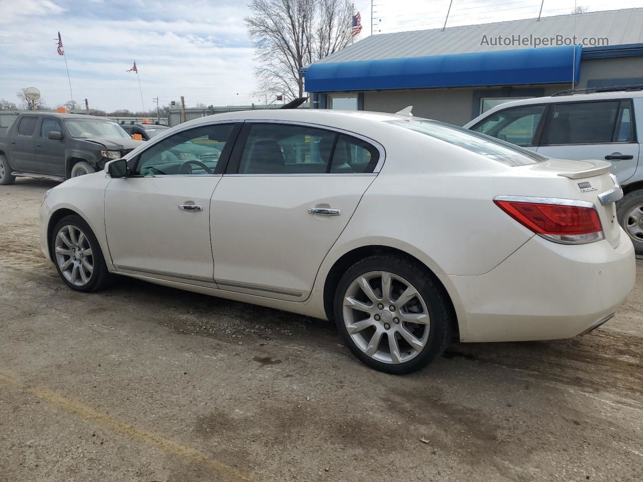 2013 Buick Lacrosse Touring White vin: 1G4GJ5E33DF198308