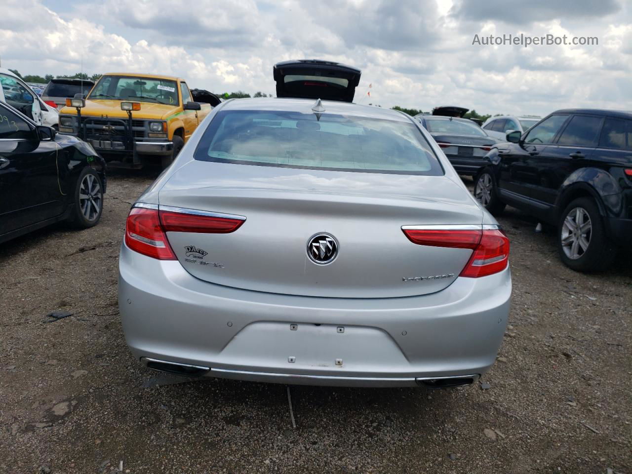 2017 Buick Lacrosse Essence Silver vin: 1G4ZP5SS1HU209648