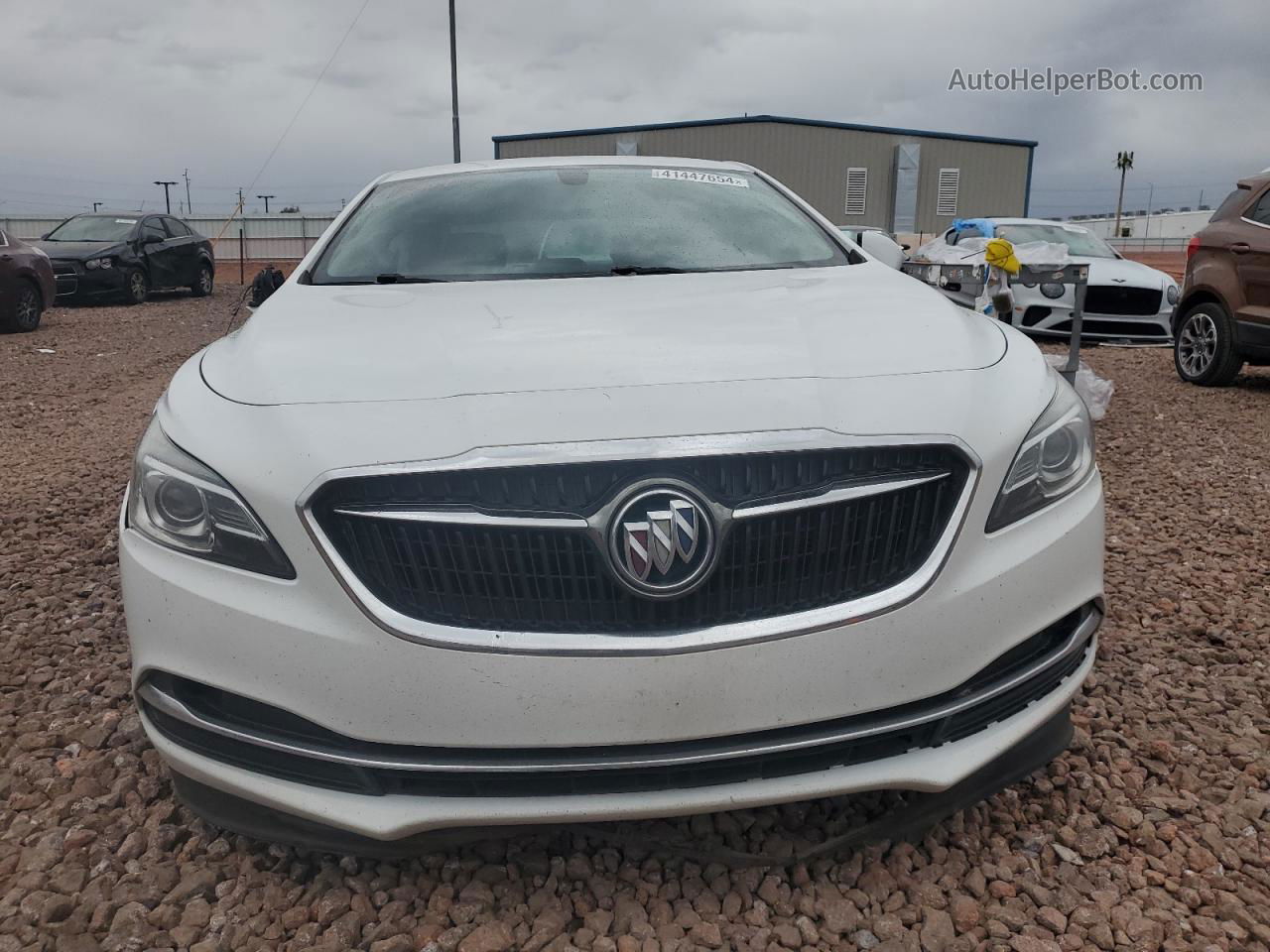 2019 Buick Lacrosse Essence Белый vin: 1G4ZP5SS6KU112114