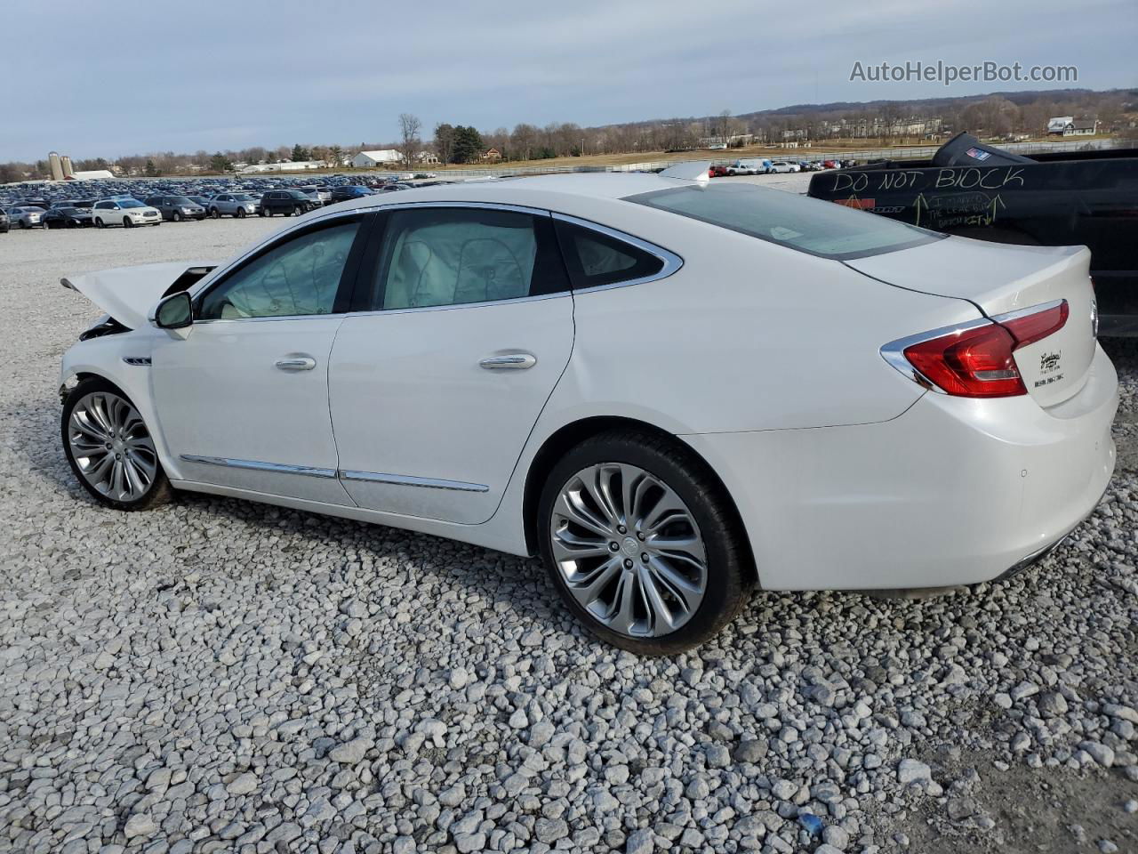 2017 Buick Lacrosse Essence Белый vin: 1G4ZP5SS7HU137967