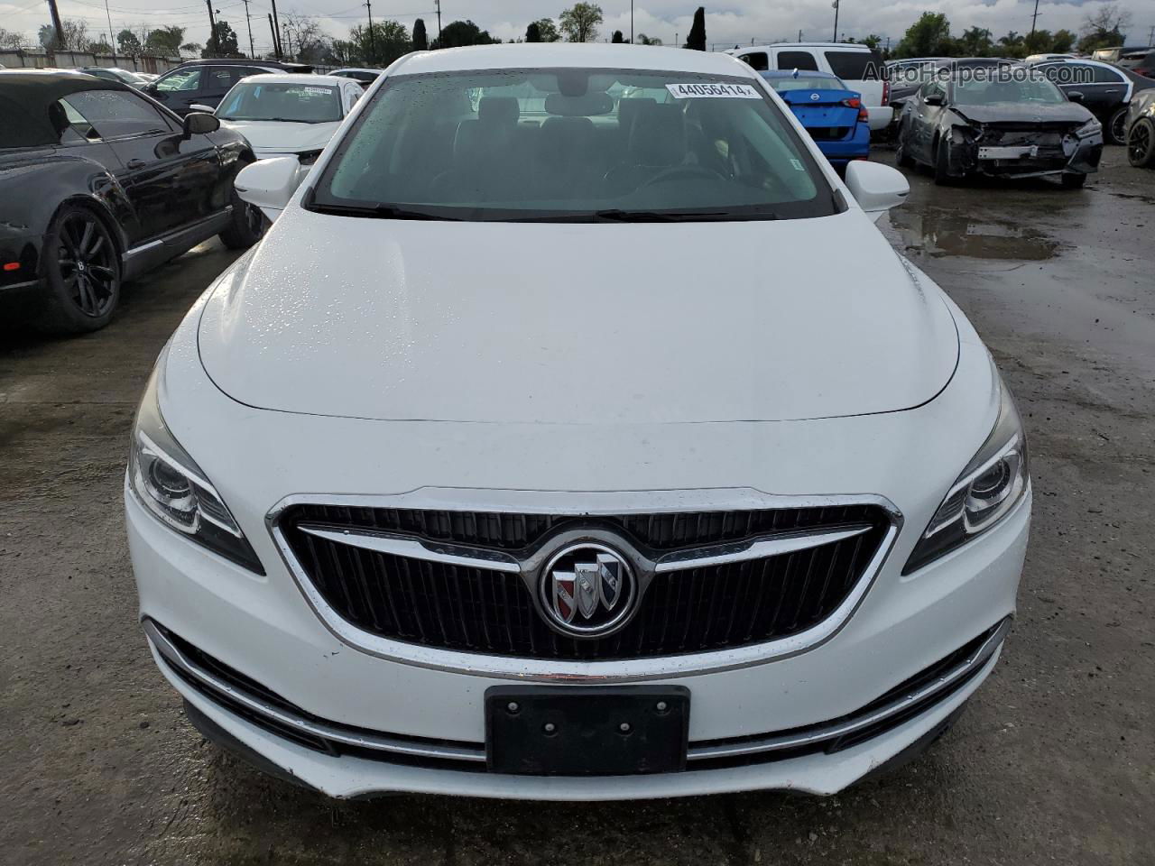 2017 Buick Lacrosse Essence Белый vin: 1G4ZP5SS7HU213123