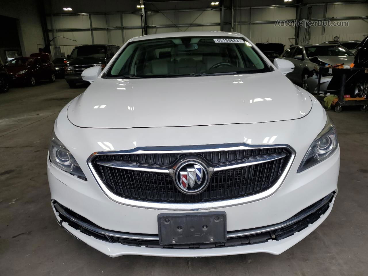 2017 Buick Lacrosse Essence Белый vin: 1G4ZP5SS9HU205184