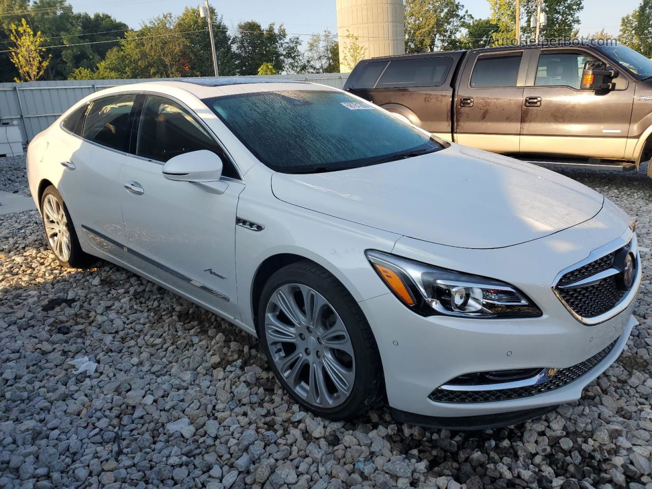 2019 Buick Lacrosse Avenir White vin: 1G4ZV5SS3KU104817