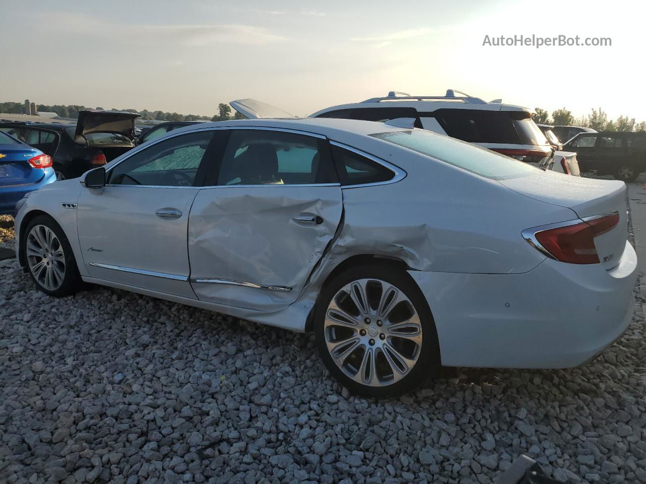 2019 Buick Lacrosse Avenir White vin: 1G4ZV5SS3KU104817