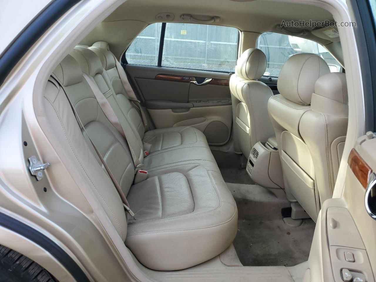 2005 Cadillac Deville  Золотой vin: 1G6KD54Y55U257779