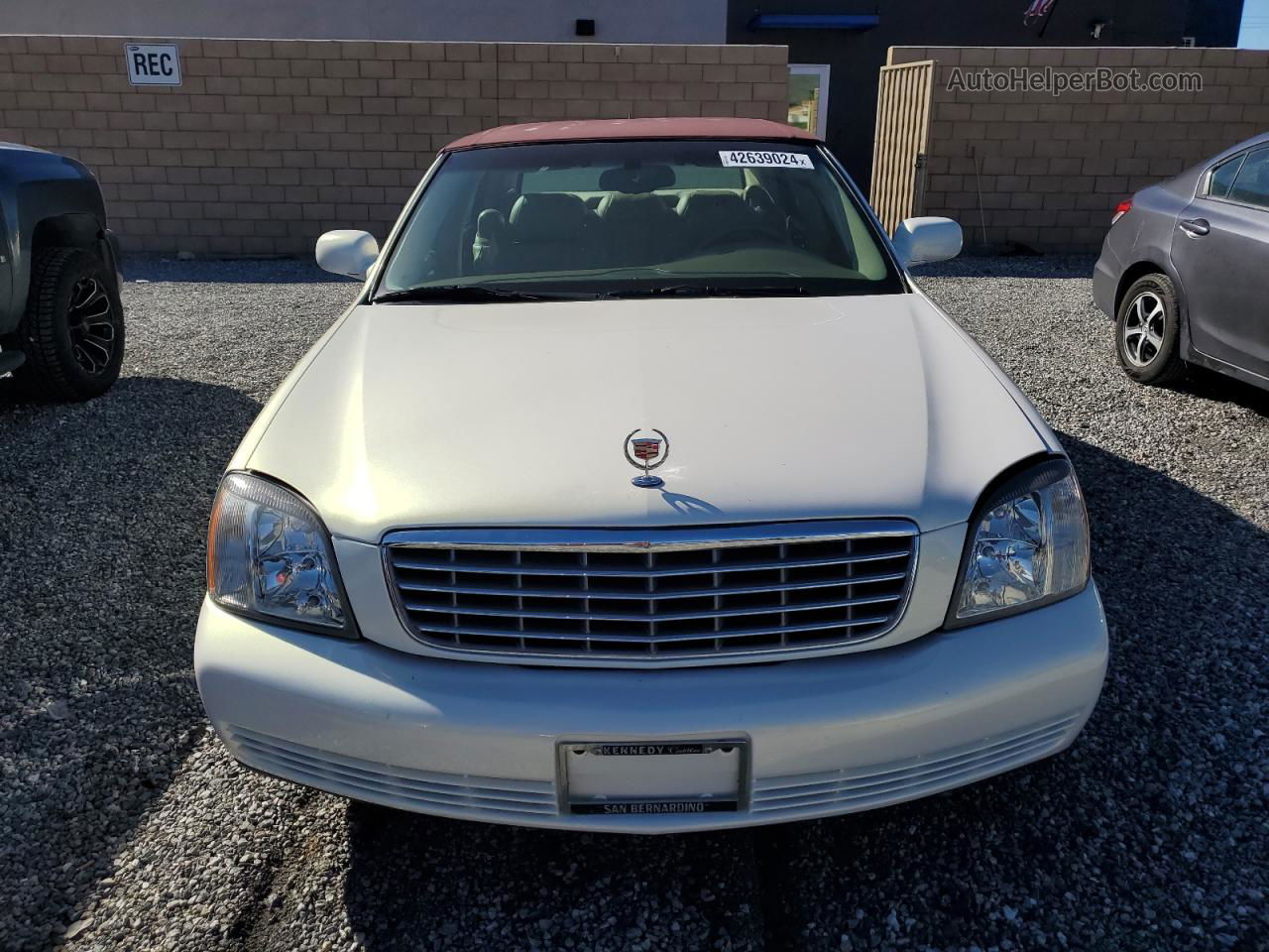 2005 Cadillac Deville  White vin: 1G6KD54Y65U145606