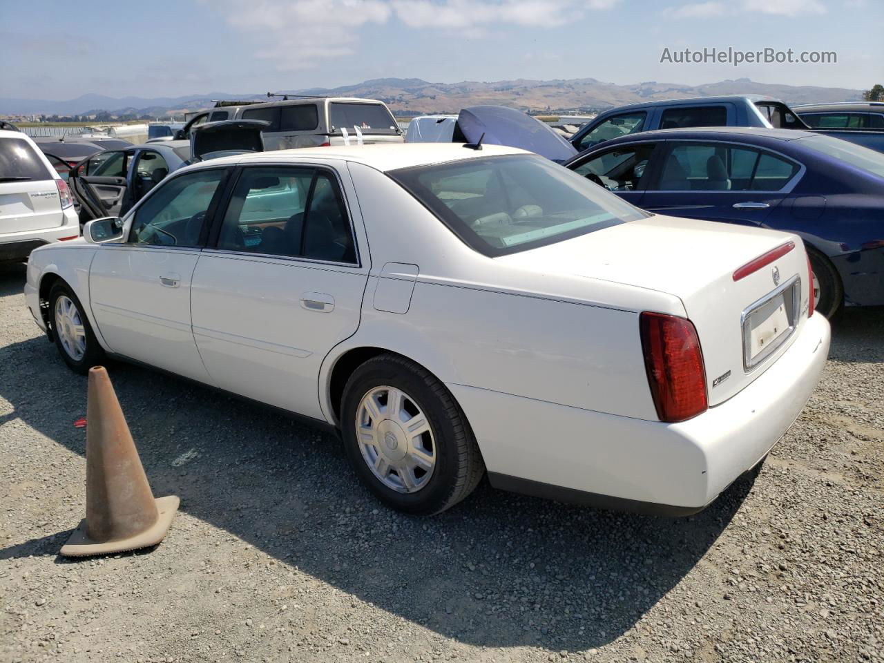 2005 Cadillac Deville  White vin: 1G6KD54Y75U255175