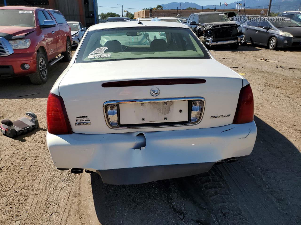 2005 Cadillac Deville  White vin: 1G6KD57Y95U184721